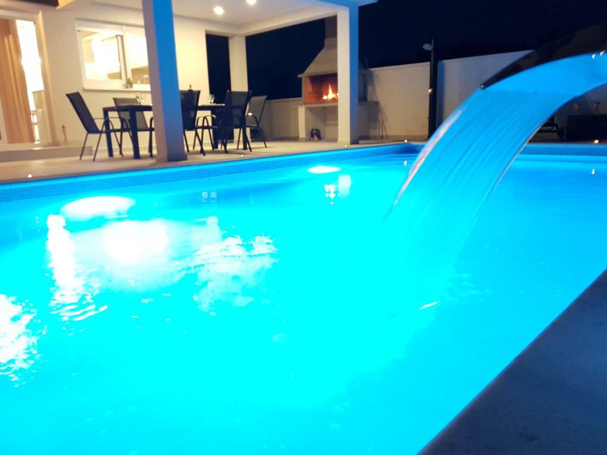 Villas Sabun - Modern House With Heated Pool Privlaka  Ngoại thất bức ảnh