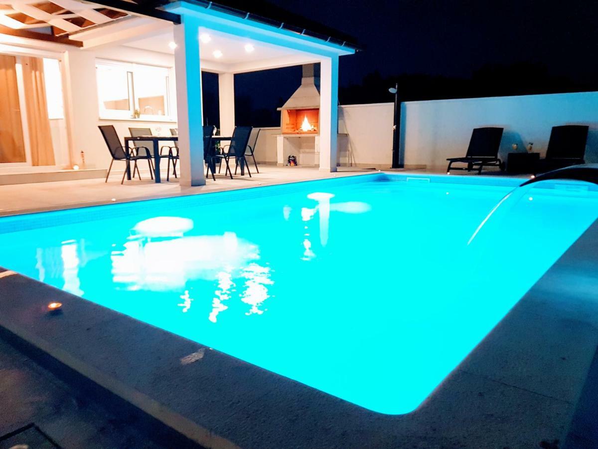 Villas Sabun - Modern House With Heated Pool Privlaka  Ngoại thất bức ảnh