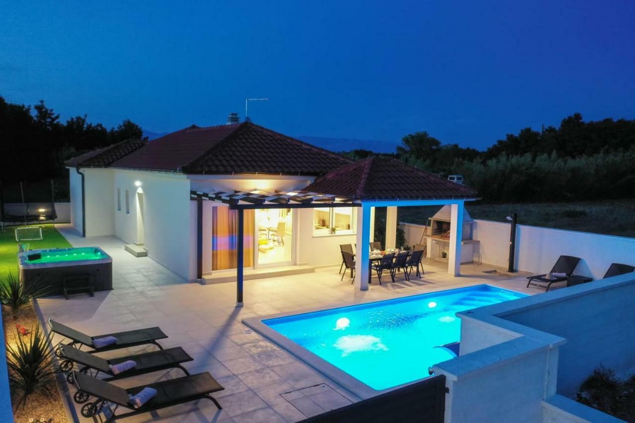Villas Sabun - Modern House With Heated Pool Privlaka  Ngoại thất bức ảnh