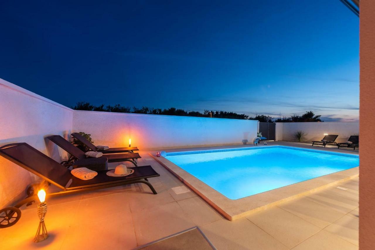 Villas Sabun - Modern House With Heated Pool Privlaka  Ngoại thất bức ảnh