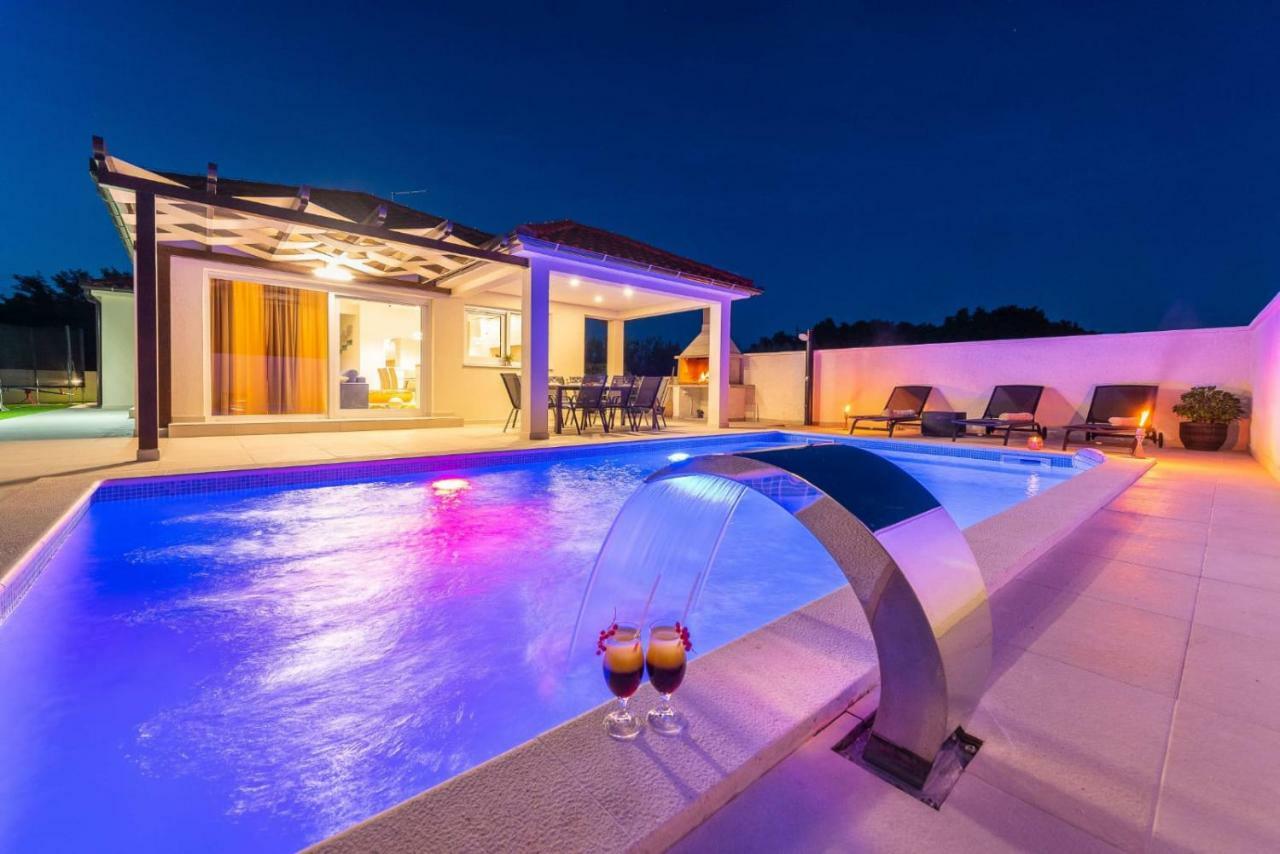 Villas Sabun - Modern House With Heated Pool Privlaka  Ngoại thất bức ảnh