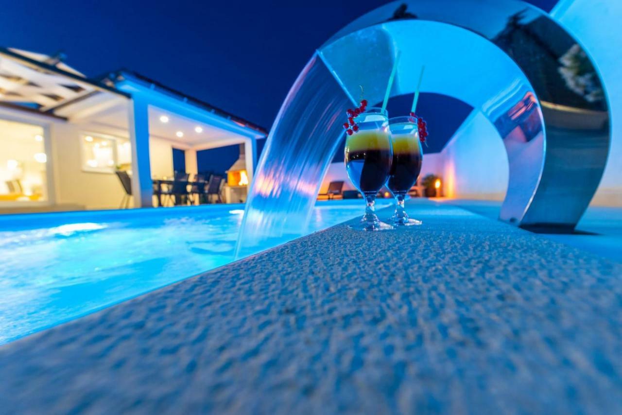 Villas Sabun - Modern House With Heated Pool Privlaka  Ngoại thất bức ảnh